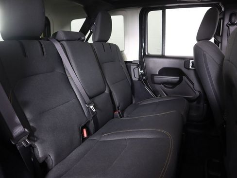 Used 2024 Jeep Wrangler Unlimited image 32