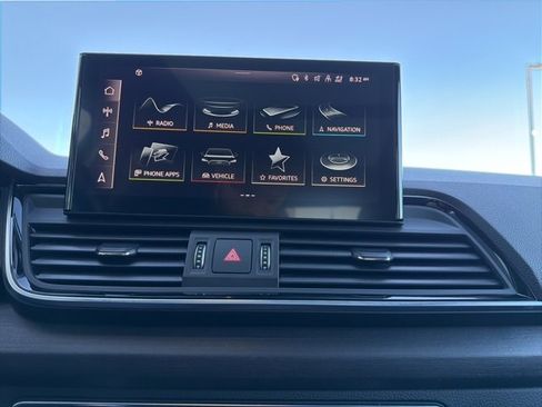 Used 2022 Audi Q5 e Premium w/ Convenience Package image 27