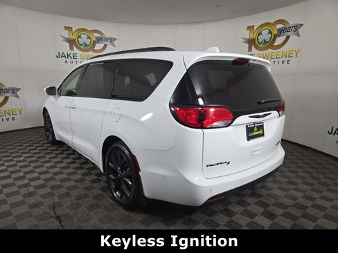 Used 2020 Chrysler Pacifica Limited w/ Quick Order Package 27H Red S FWD image 6