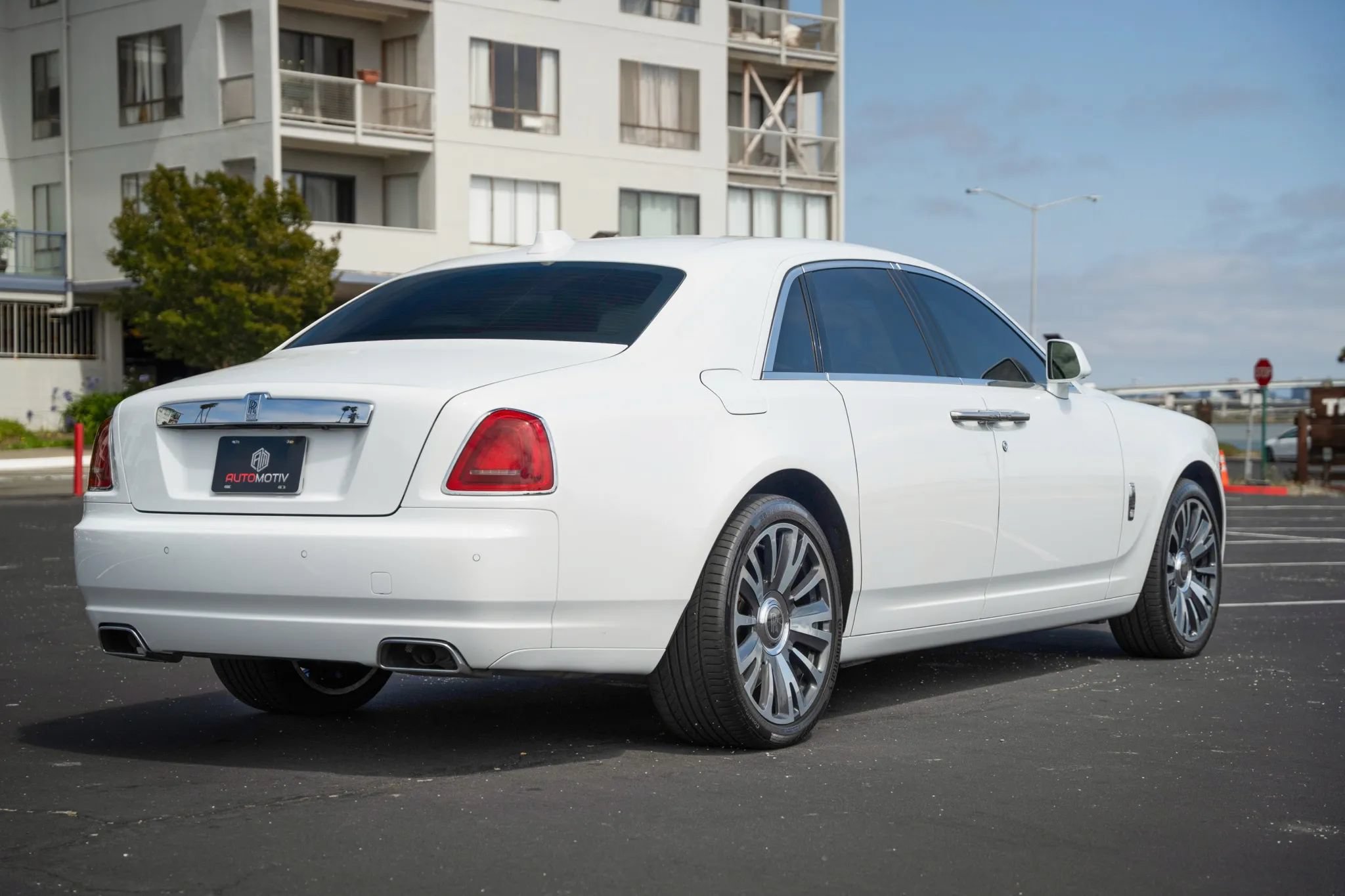 Used 2018 Rolls-Royce Ghost RWD image 5