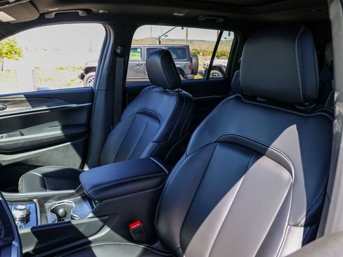 New 2026 Jeep Grand Cherokee L Limited w/ Limited Altitude Package image 15