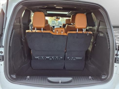 New 2026 Chrysler Pacifica Pinnacle image 25