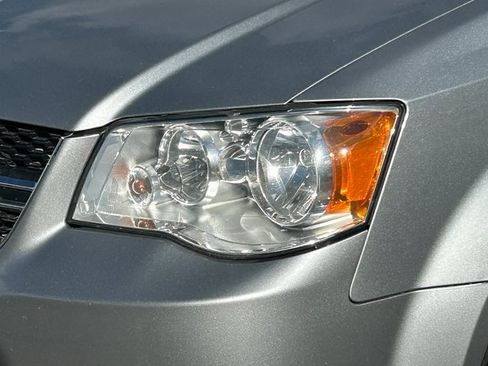 Used 2019 Dodge Grand Caravan SE image 11