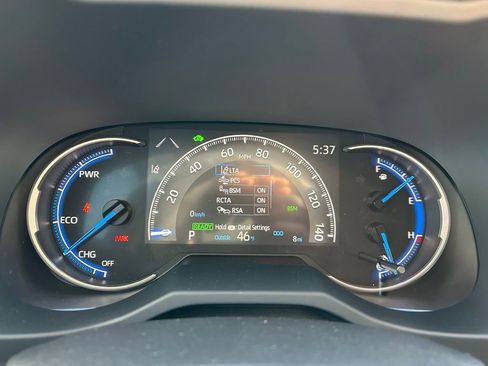 Used 2025 Toyota RAV4 XLE image 32