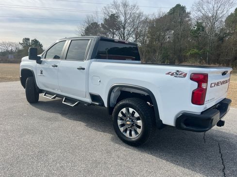 Used 2024 Chevrolet Silverado 2500 Custom image 4