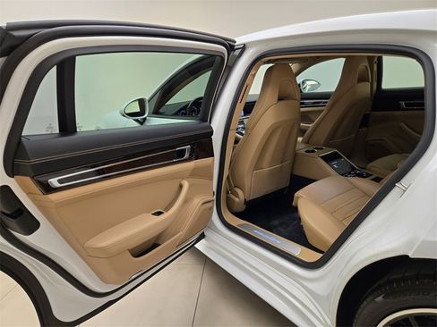 Used 2018 Porsche Panamera 4S Executive w/ Sportdesign Package image 19