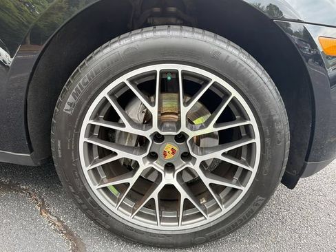 Used 2018 Porsche Macan AWD/4WD image 14