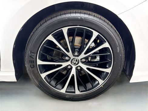 Used 2020 Toyota Camry SE image 31