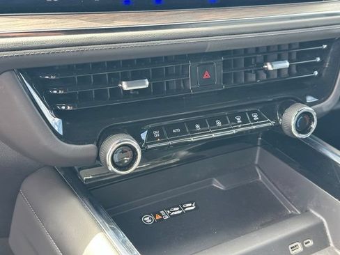 Certified 2025 Chevrolet Suburban Z71 AWD/4WD image 24