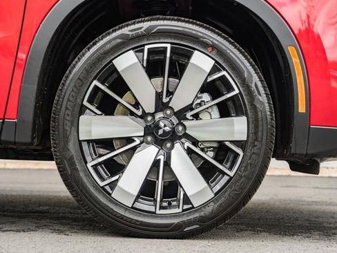 New 2025 Mitsubishi Outlander SE image 16