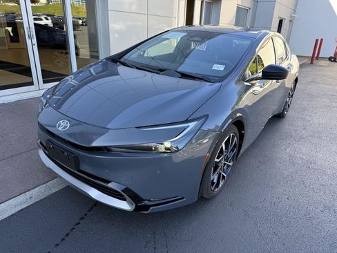 Used 2026 Toyota Prius Plug-In Hybrid FWD image 1