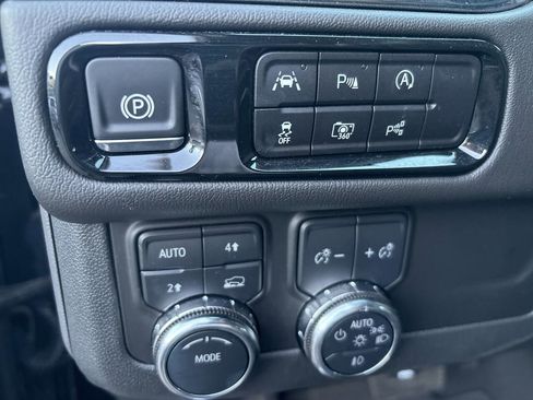 Used 2025 GMC Yukon XL Denali image 14