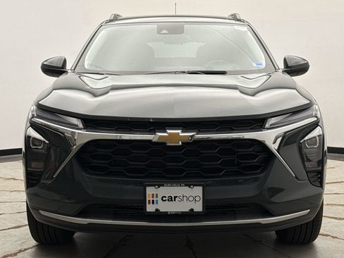 Used 2025 Chevrolet Trax LT w/ Driver Confidence Package image 8
