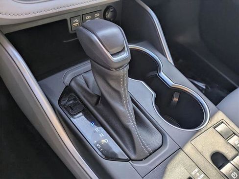 Used 2023 Toyota Highlander XLE image 13