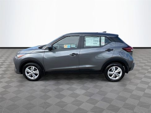 New 2025 Nissan Kicks Play S image 4