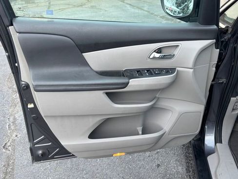 Used 2016 Honda Odyssey SE image 13