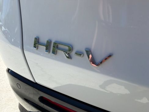 Used 2023 Honda HR-V EX-L image 9