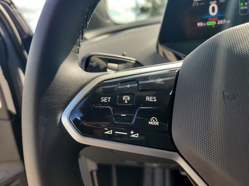 New 2025 Volkswagen ID.4 Pro image 27