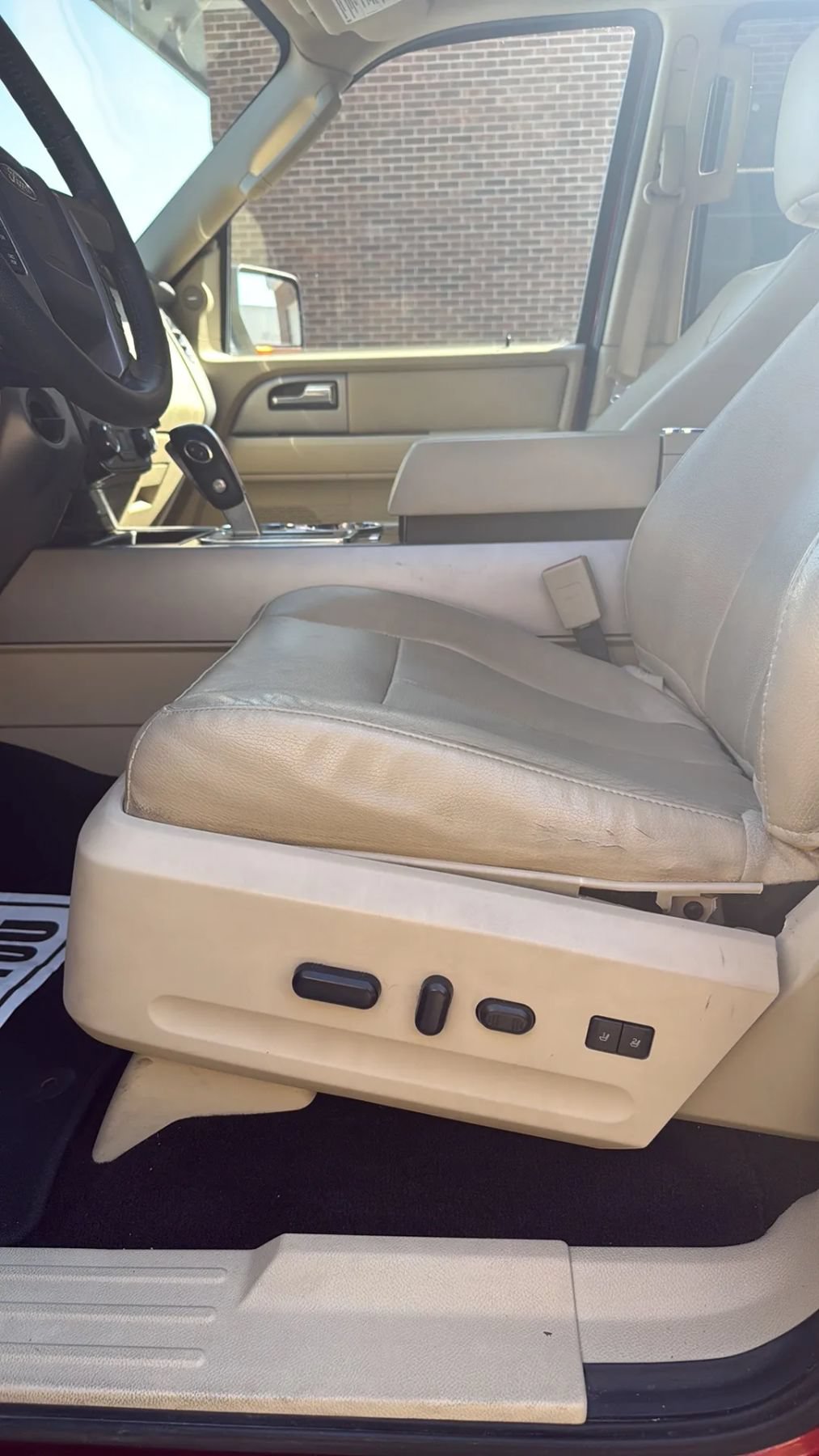 Used 2015 Ford Expedition Limited w/ Equipment Group 301A RWD image 15