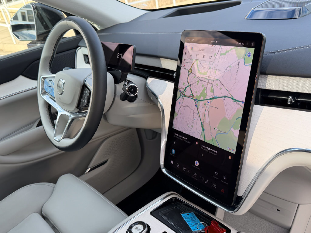 Certified 2025 Volvo EX90 Plus AWD/4WD image 13