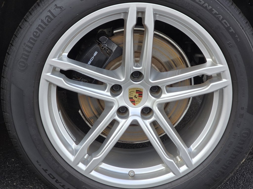 Certified 2024 Porsche Macan AWD/4WD image 17