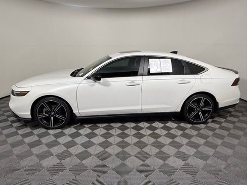 Used 2024 Honda Accord Sport image 3