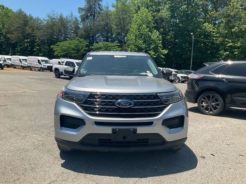 Used 2021 Ford Explorer XLT RWD image 2