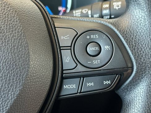 Used 2025 Toyota RAV4 XLE AWD/4WD image 28