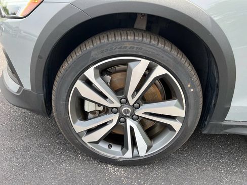 Certified 2025 Volvo V60 B5 Cross Country Plus AWD/4WD image 9