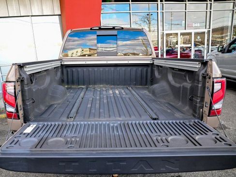 Used 2021 Nissan Titan PRO-4X w/ Pro-4x Convenience Package image 19