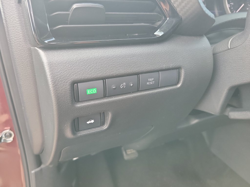 Used 2024 Nissan Sentra SV FWD image 19