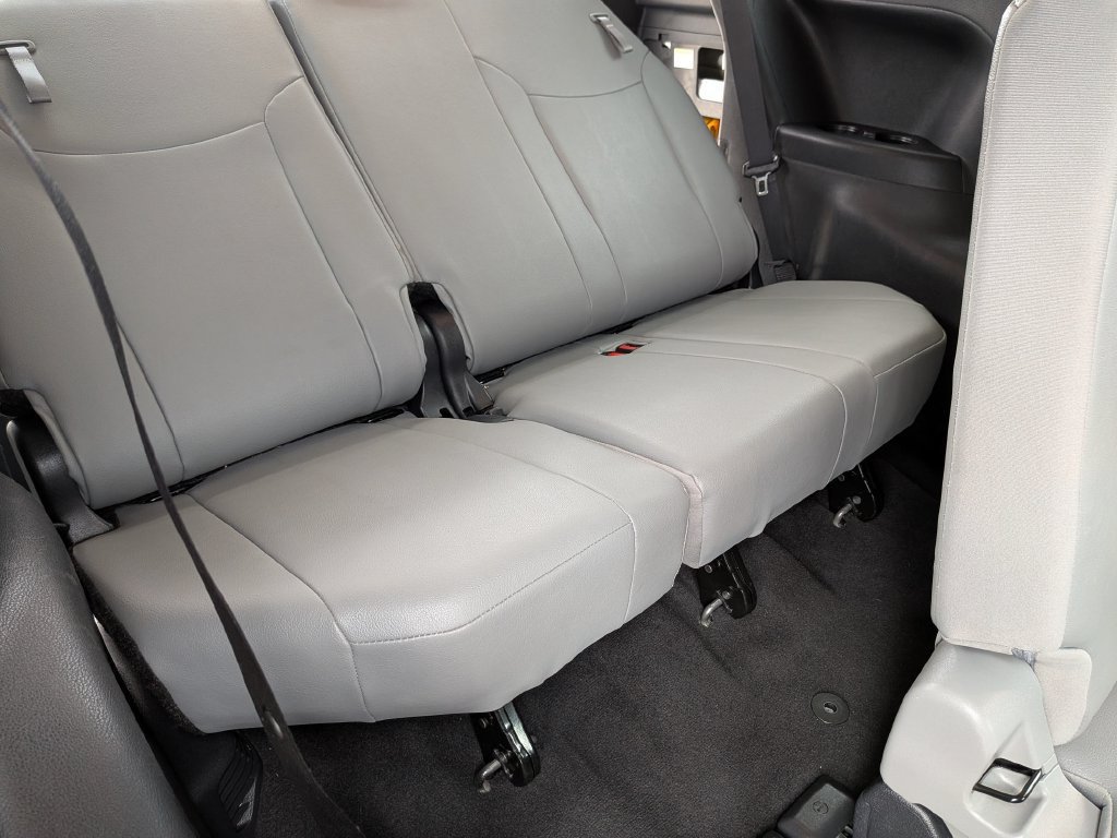 Used 2026 Toyota Sienna XLE FWD image 19