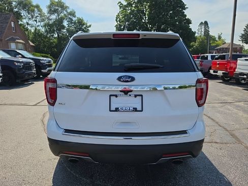 Used 2018 Ford Explorer XLT w/ Equipment Group 202A FWD image 5