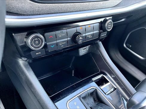 Used 2022 Jeep Compass Latitude w/ Sun and Sound Group AWD/4WD image 29
