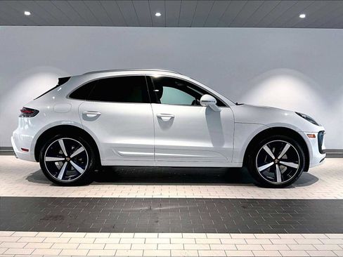 Used 2025 Porsche Macan image 11