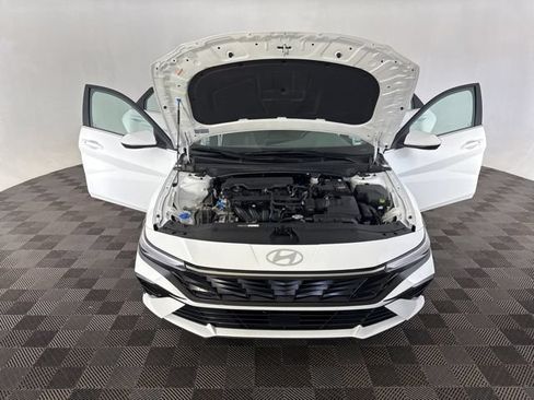 Used 2025 Hyundai Elantra SEL FWD image 14
