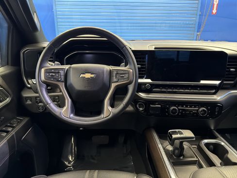 Used 2023 Chevrolet Silverado 1500 High Country w/ Technology Package image 31