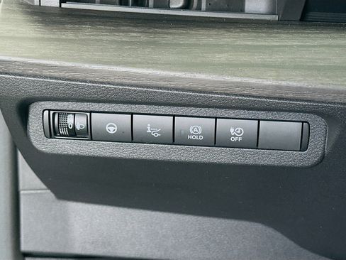 Used 2023 Nissan Ariya FWD image 17