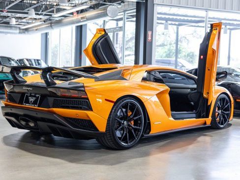 Used 2018 Lamborghini Aventador S AWD/4WD image 6