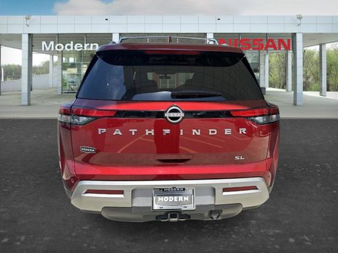Certified 2024 Nissan Pathfinder SL w/ SL Premium Package FWD image 4