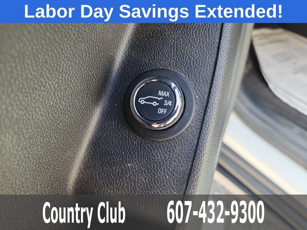 Used 2023 Chevrolet Traverse LT AWD/4WD image 13