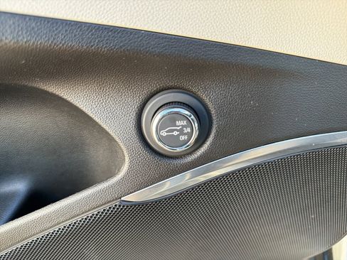 Used 2020 Buick Enclave Essence w/ Sport Touring Edition image 28