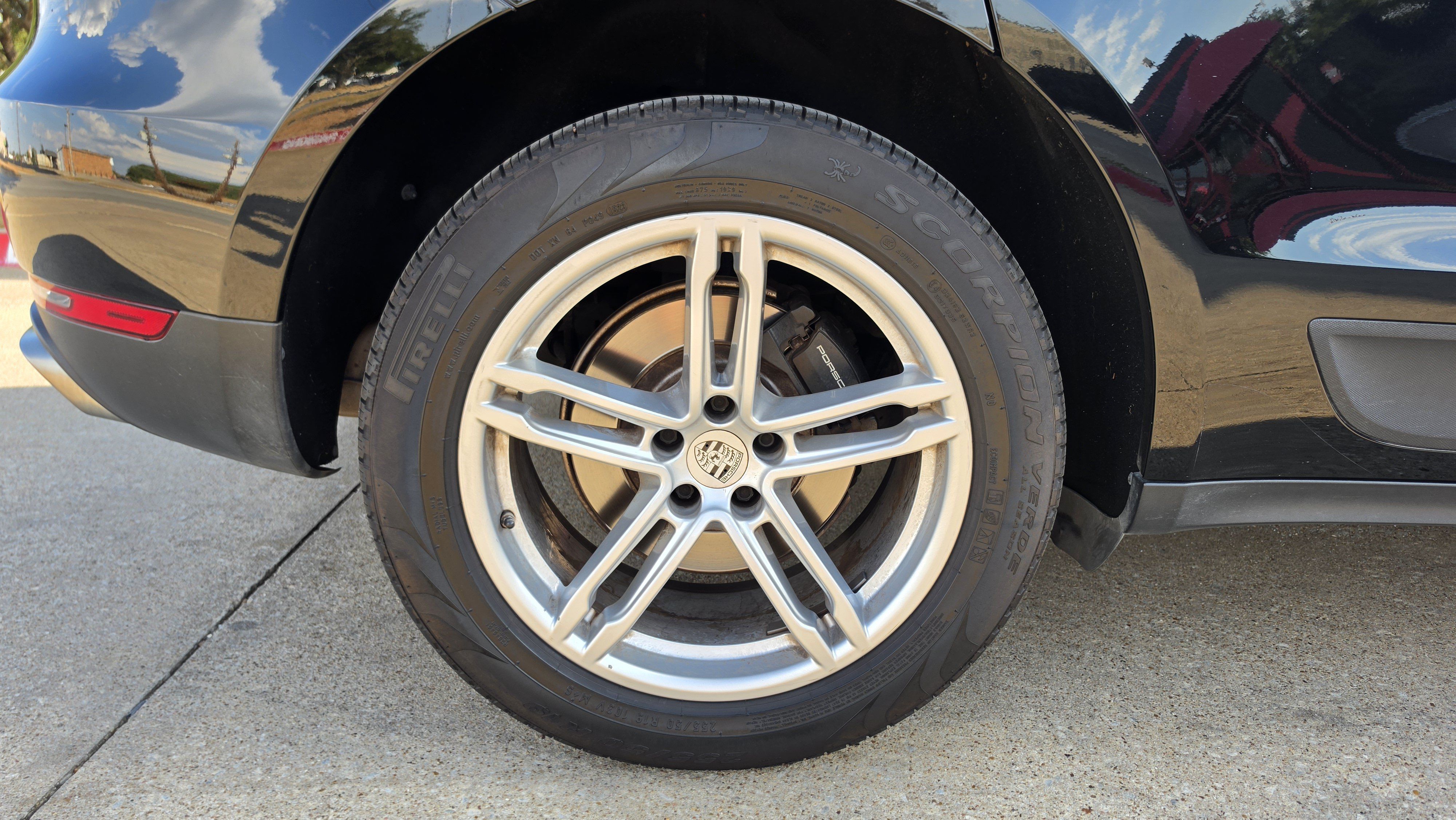 Used 2018 Porsche Macan AWD/4WD image 15