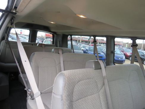 Used 2018 Chevrolet Express 3500 LT w/ LT Preferred Equipment Group RWD image 13