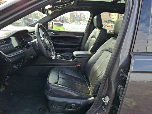 Used 2022 Jeep Grand Cherokee Overland image 13