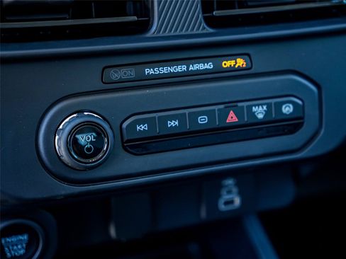 Used 2025 Ford Maverick XLT w/ XLT Luxury Package AWD/4WD image 16