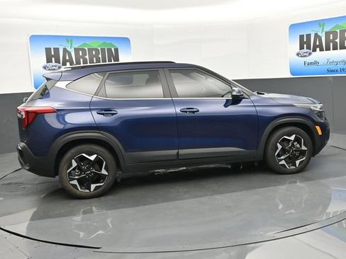 Used 2024 Kia Seltos EX FWD image 6