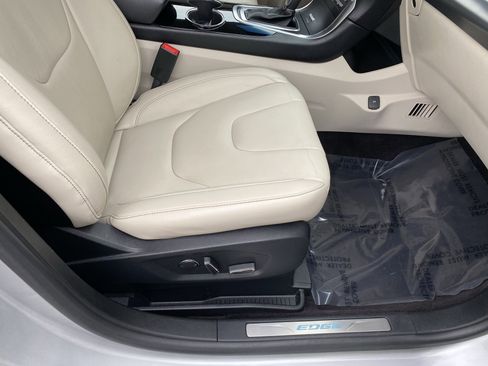 Used 2017 Ford Edge Titanium FWD image 36
