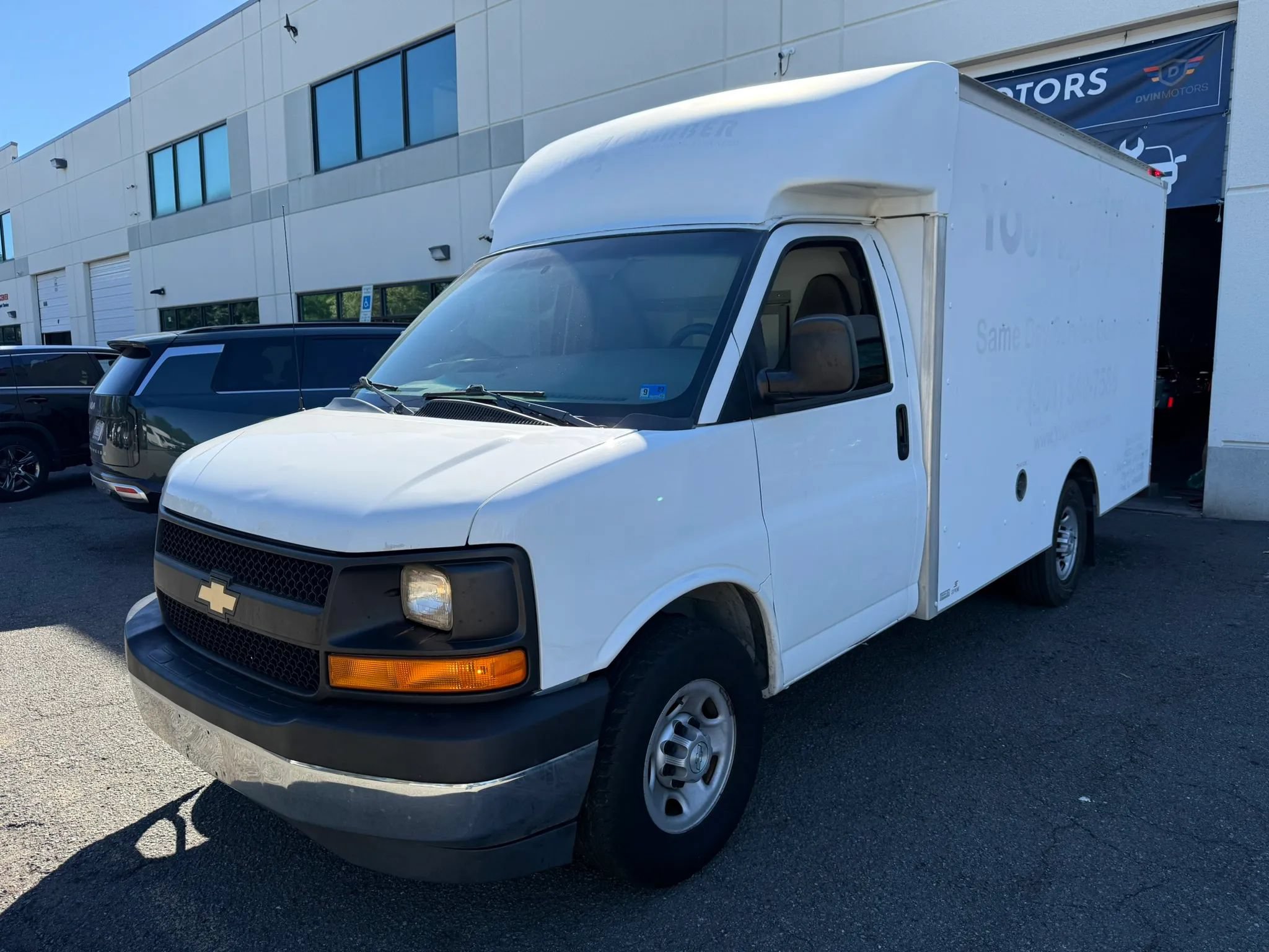 Used 2017 Chevrolet Express 3500 RWD image 4