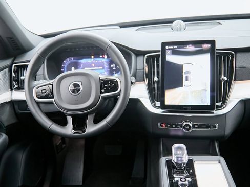 Certified 2025 Volvo XC90 B6 Ultra image 27